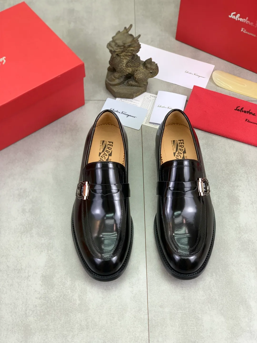 Men's Men's Shoes 💰P562💰[New Style] Water-dyed Niuli 🆘[Salvatore Ferragamo] Ferragamo's latest casual business leather shoes for men! Listed simultaneously! The fabric is made of specially imported original open-edge beaded calfskin, and the interior is made of imported water-dyed cowhide. It is absolutely luxurious and leads the fashion trend. Matching code: 38-44 (45 and 46 can be customized) Black, brown and burgundy colors available